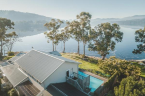Hotels in Castle Forbes Bay